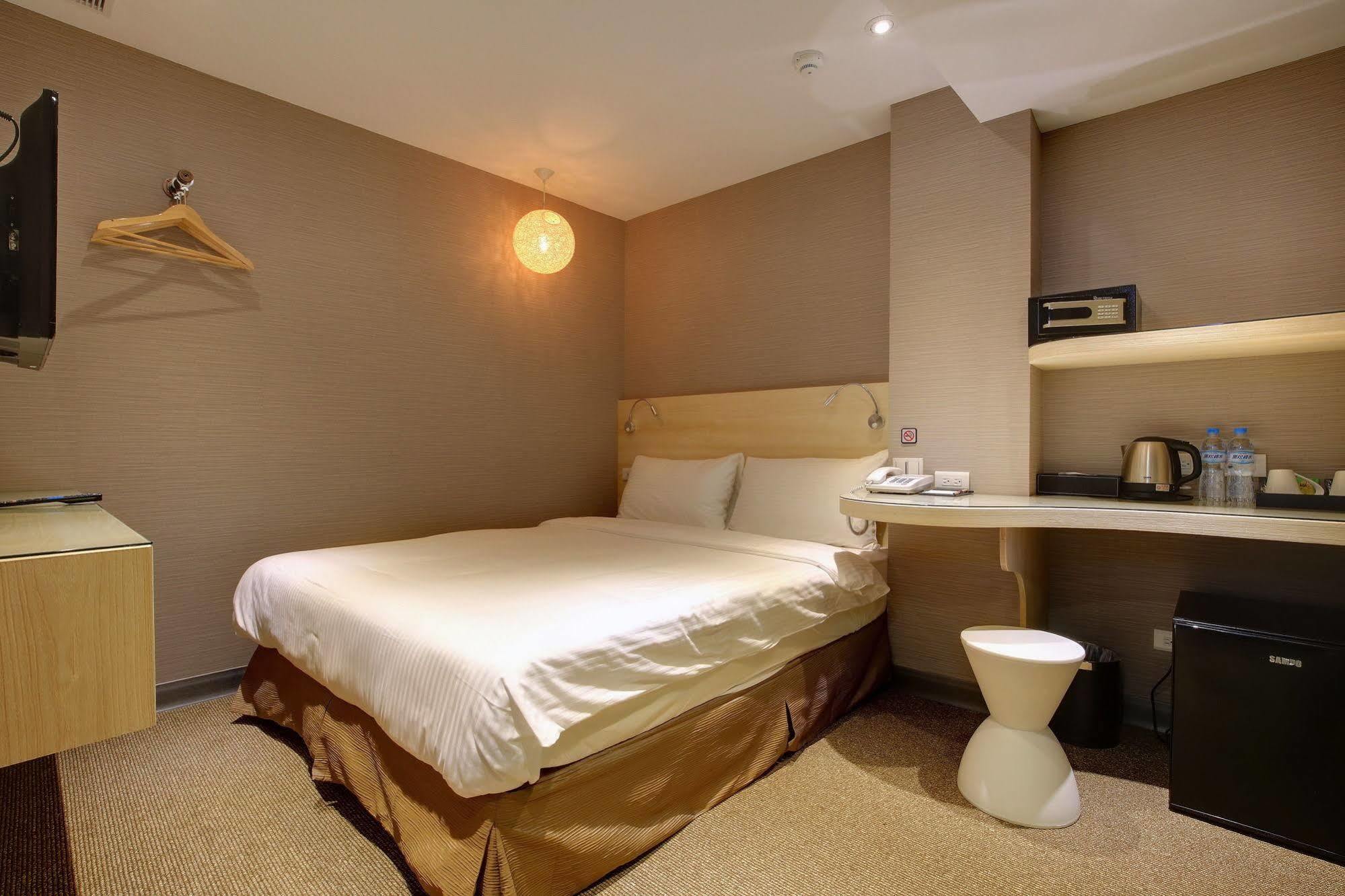 Bayman Hotel Тайпей Екстериор снимка